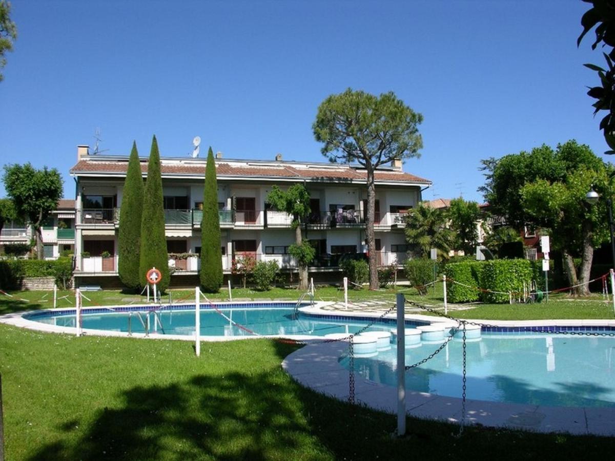 Appartamento Genziana - Con Vista Piscina E Garage Sirmione Zewnętrze zdjęcie